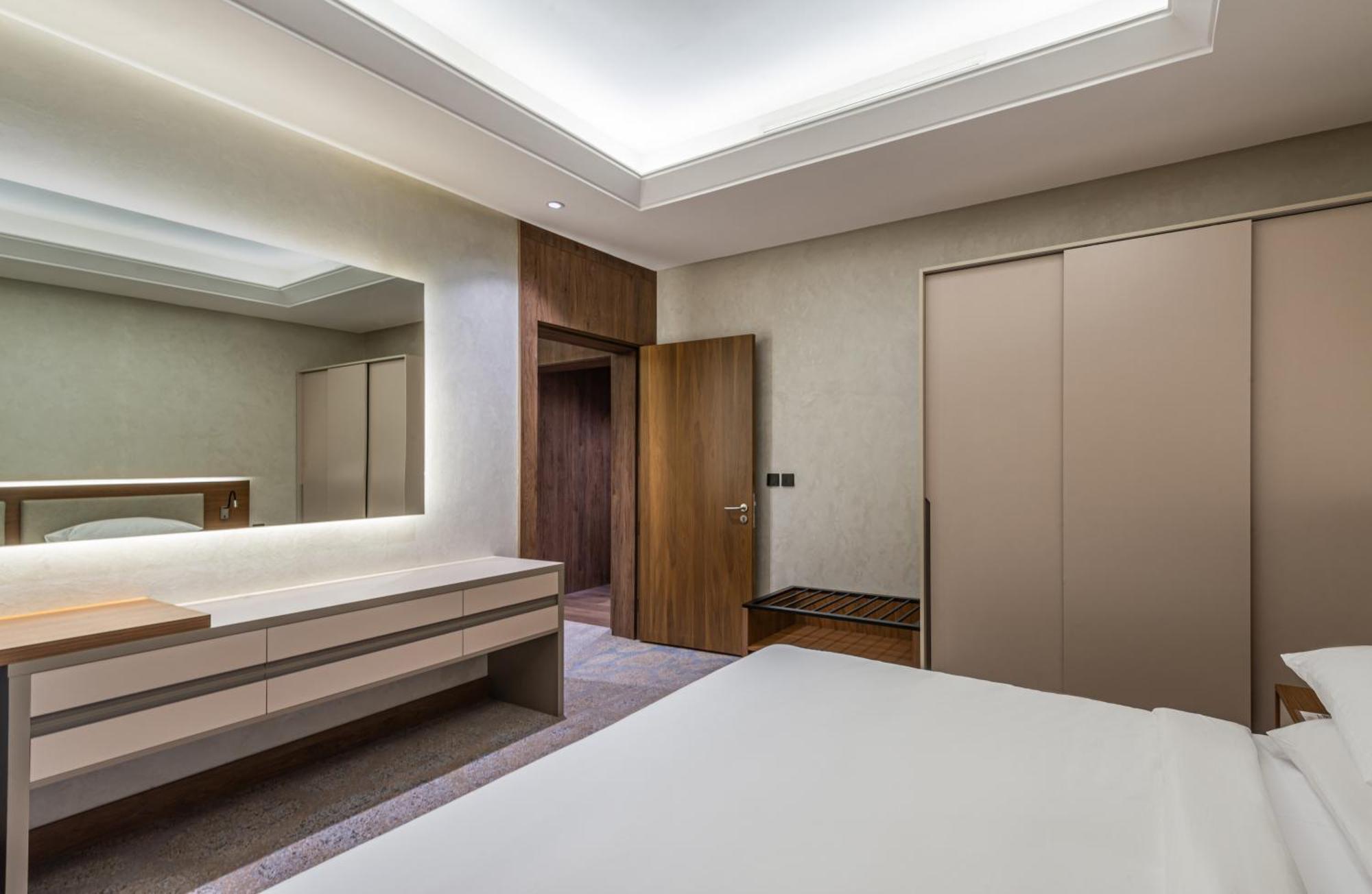 Voyage Hotel & Suites Рияд Екстериор снимка