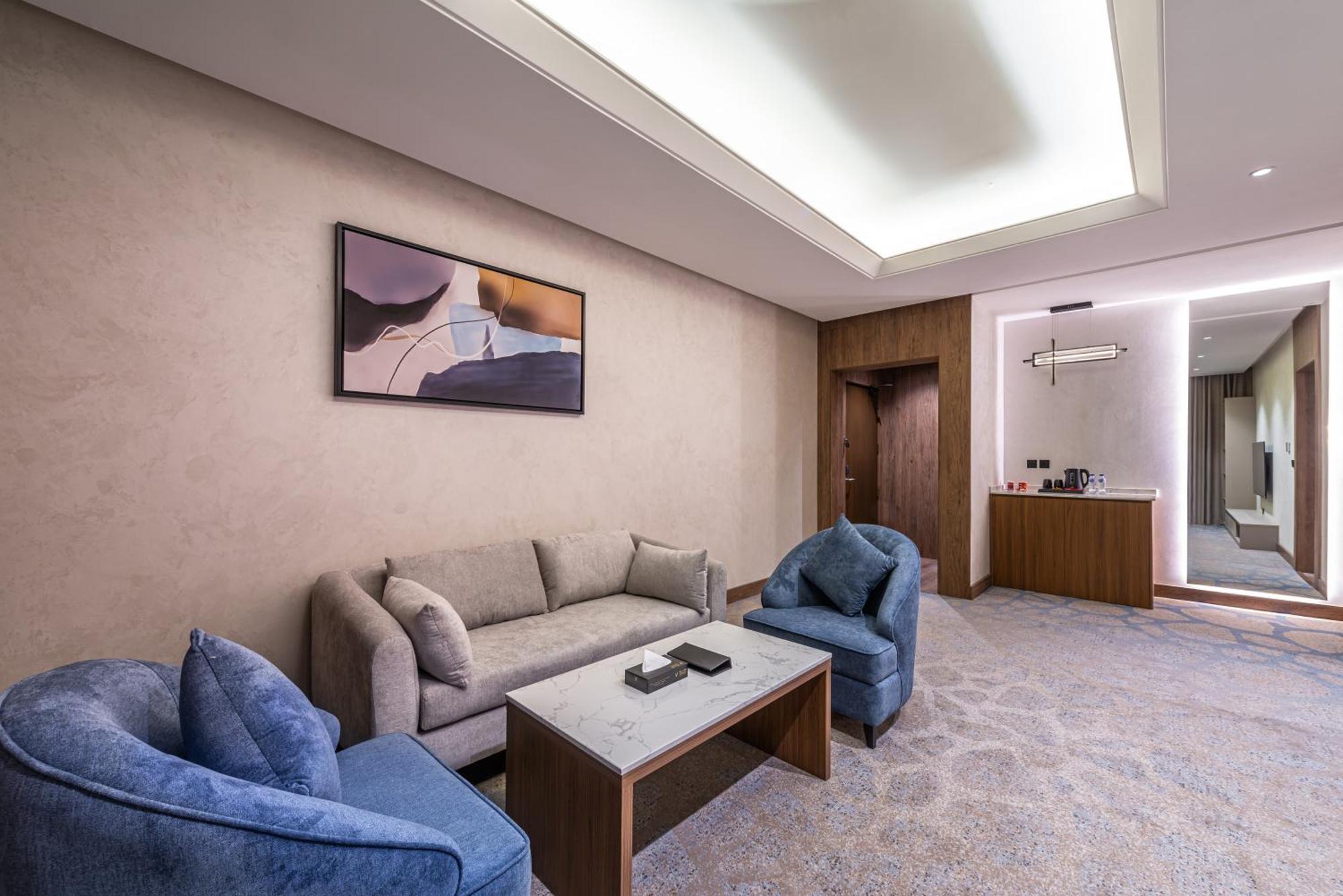 Voyage Hotel & Suites Рияд Екстериор снимка