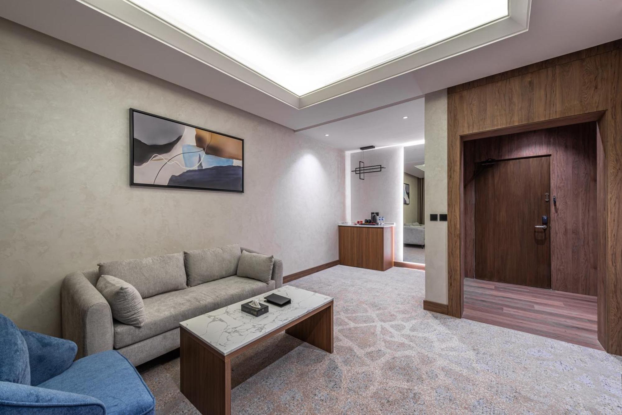 Voyage Hotel & Suites Рияд Екстериор снимка