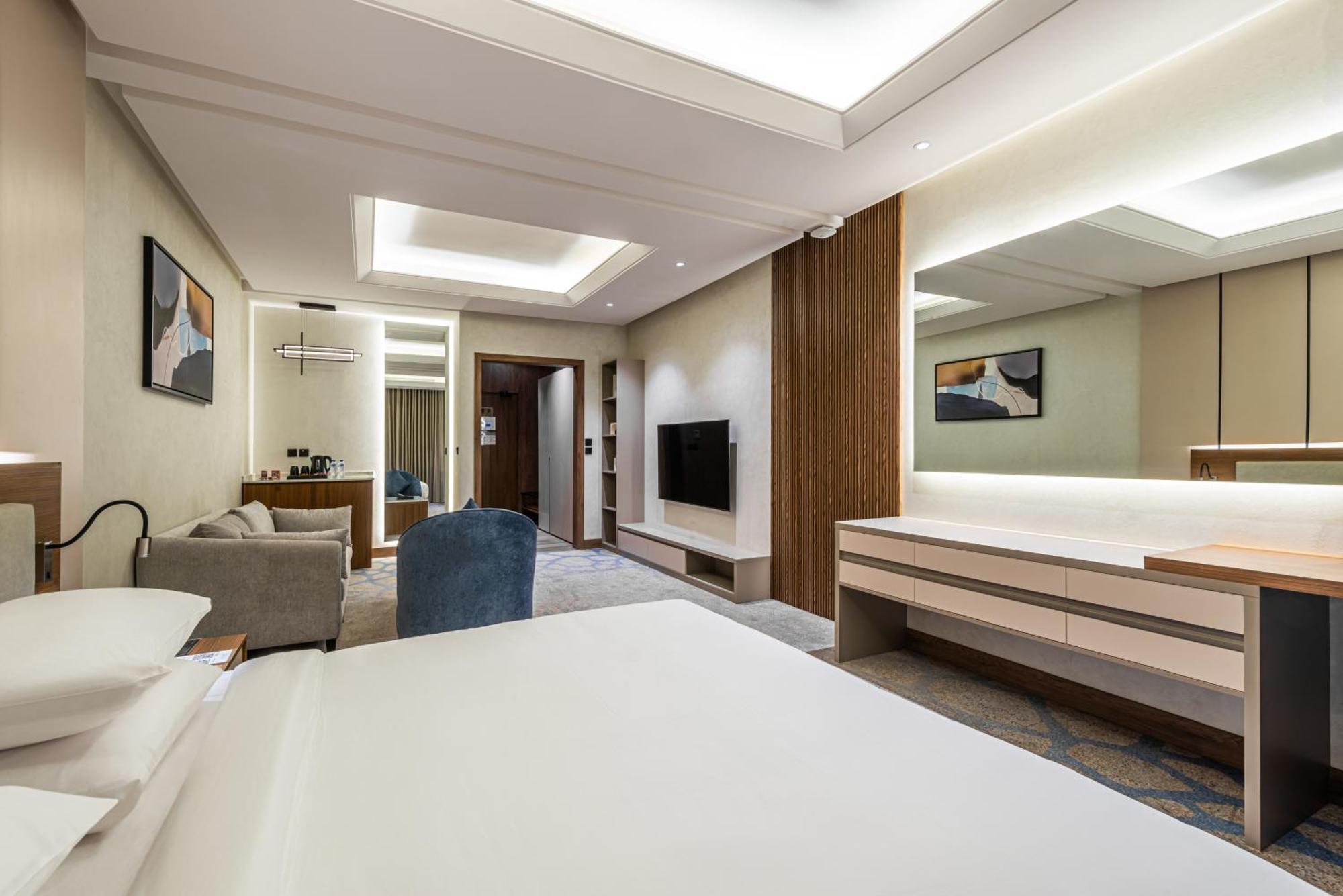 Voyage Hotel & Suites Рияд Екстериор снимка
