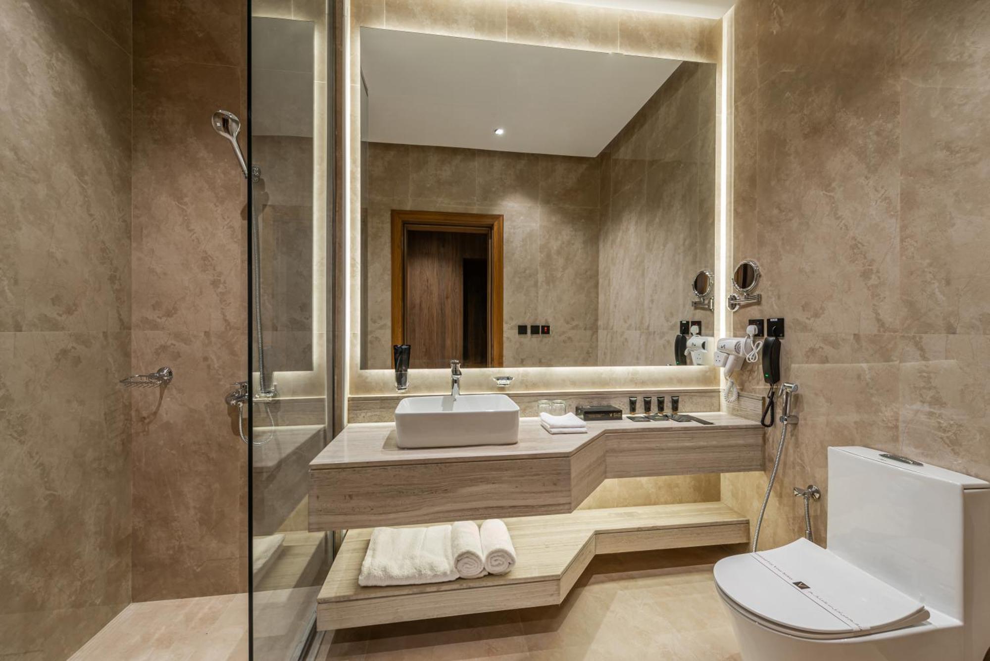 Voyage Hotel & Suites Рияд Екстериор снимка