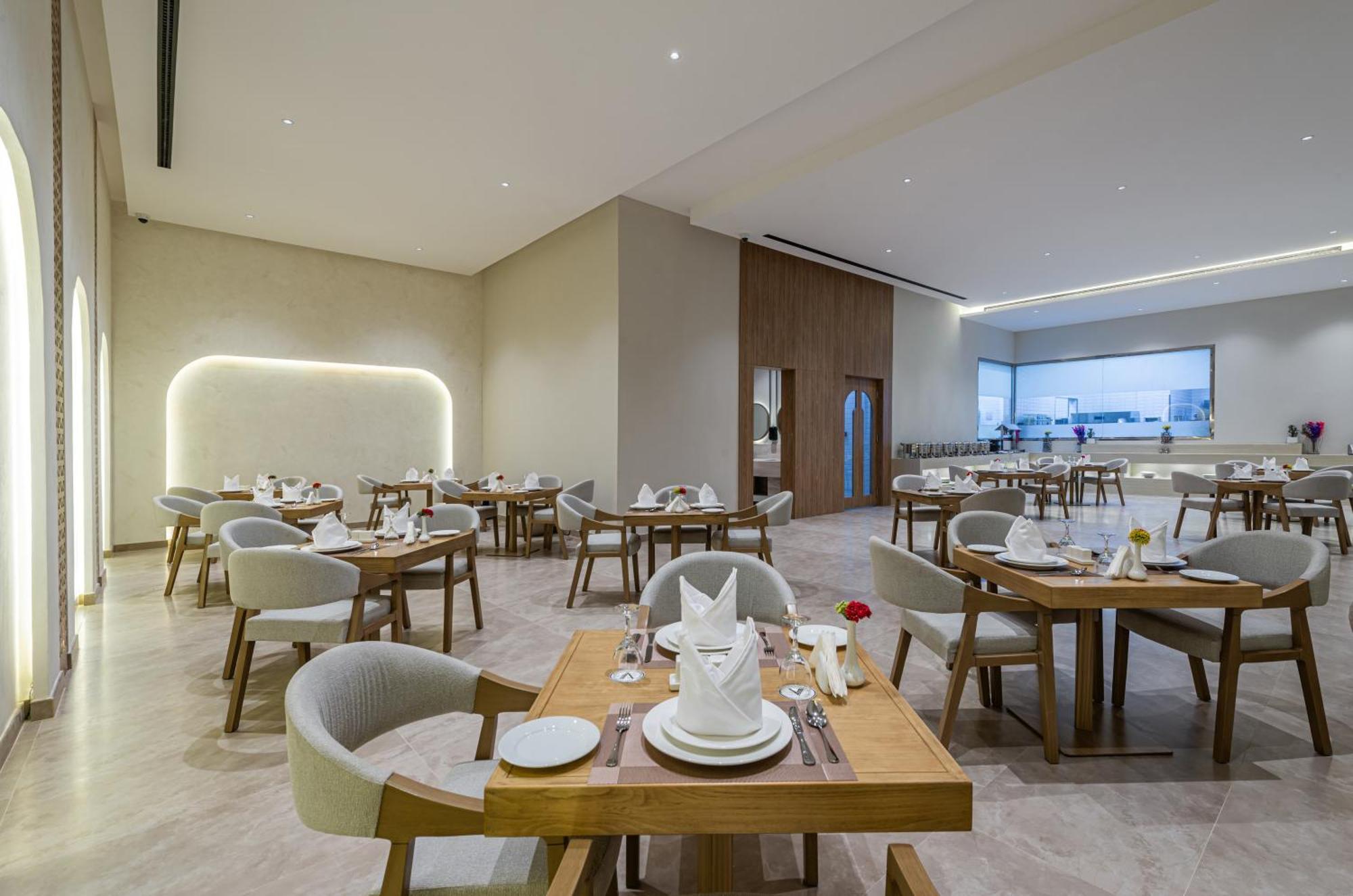 Voyage Hotel & Suites Рияд Екстериор снимка