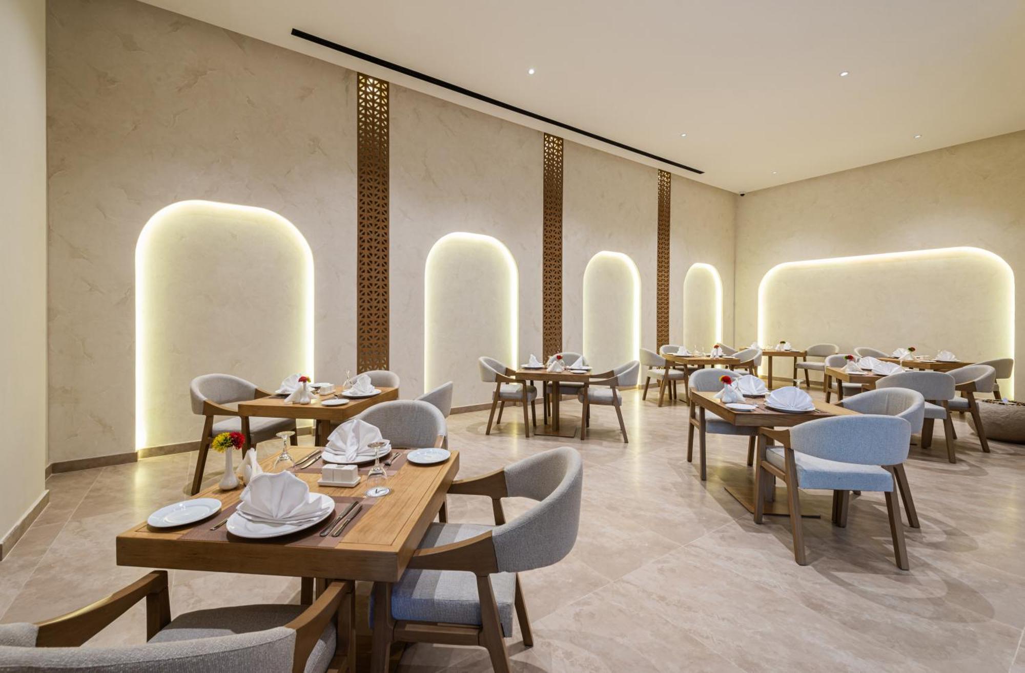 Voyage Hotel & Suites Рияд Екстериор снимка